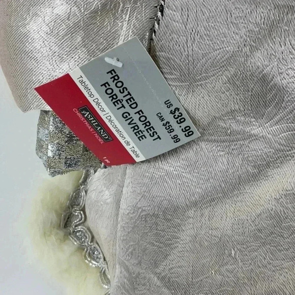 FROSTED FOREST SANTA CLAUS STANGING - Picture 3 of 3